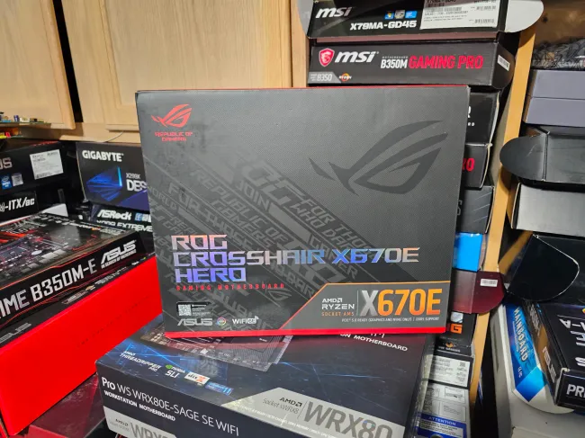 ASUS X670E Hero motherboard packaging