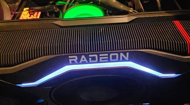 Radeon RX 7900 XTX side