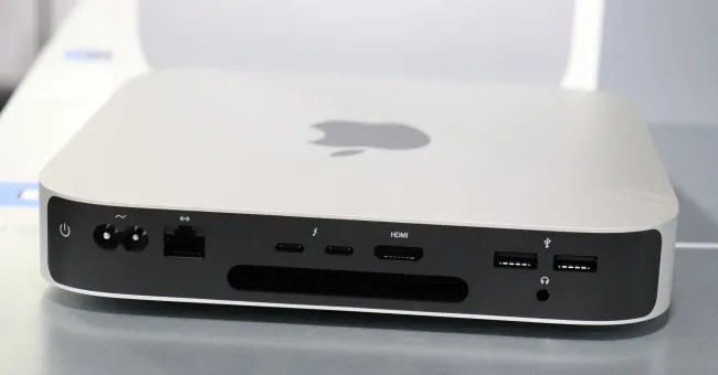 Apple Mac Mini M1 ports