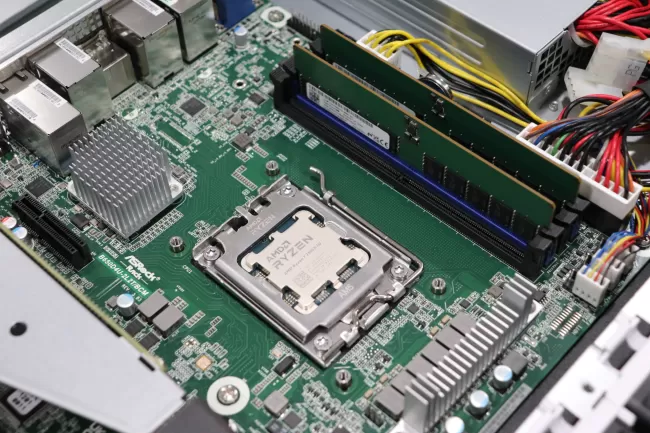 AMD Ryzen 7000 series CPU installed in AM5 server