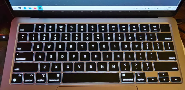Apple keyboard backlit M1