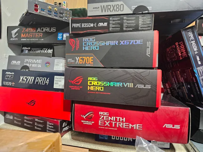 ASUS motherboard boxes