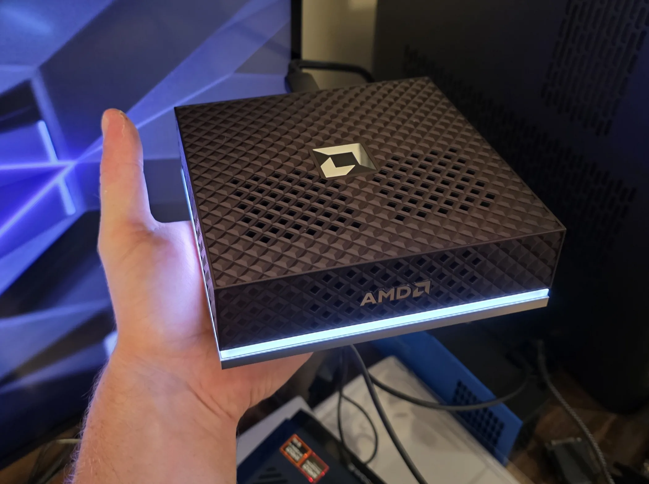 AMD Ryzen AI Halo LED 드라이버, Linux 7.3에 도입 예정 대표 이미지