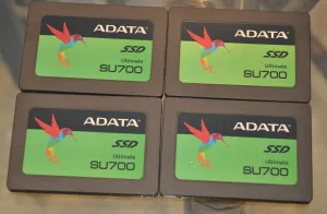 4 x SSD Btrfs/EXT4 RAID Tests On Linux 4.15