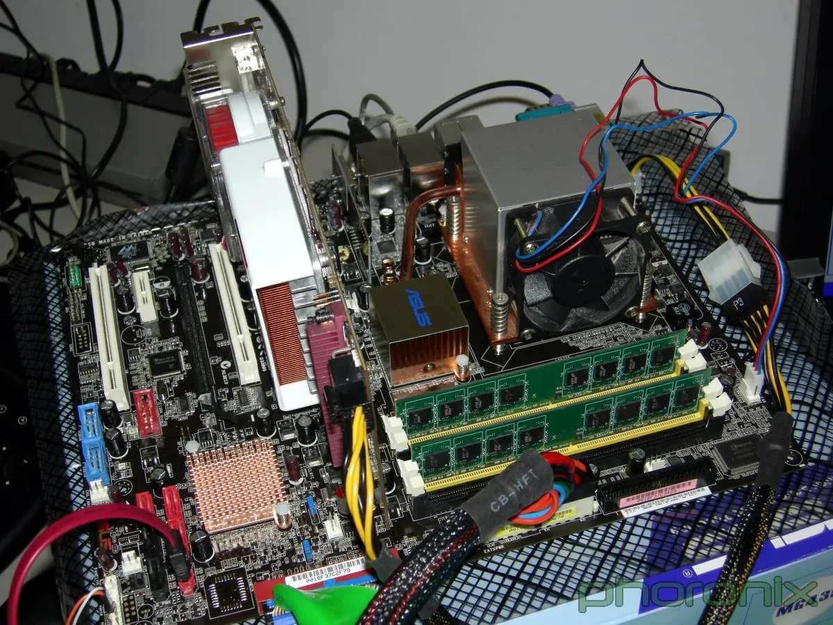 [Phoronix] ASUS P5B Deluxe Image (Abit P5b Sys)