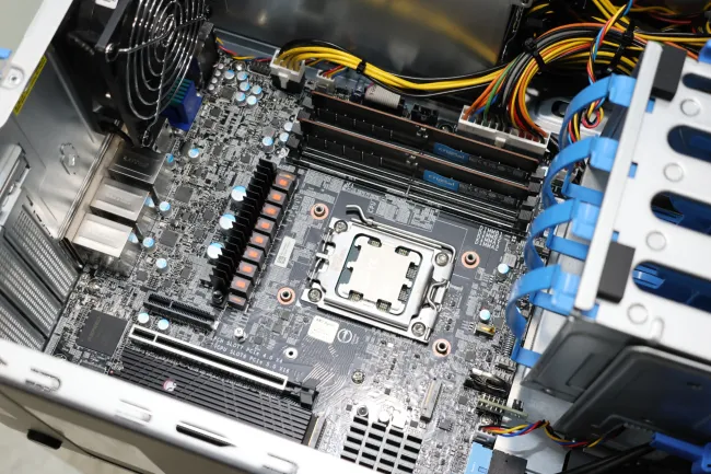 AMD EPYC 4004 Benchmarks: Outperforming Intel Xeon E-2400 With