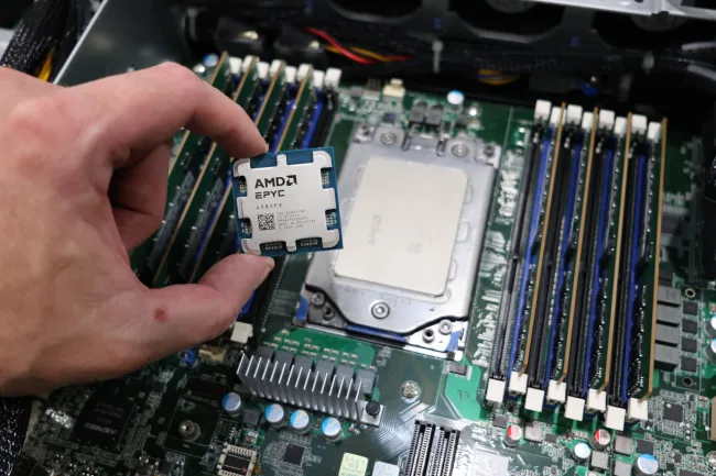 AMD EPYC GRADO أمام EPYC NAPLES