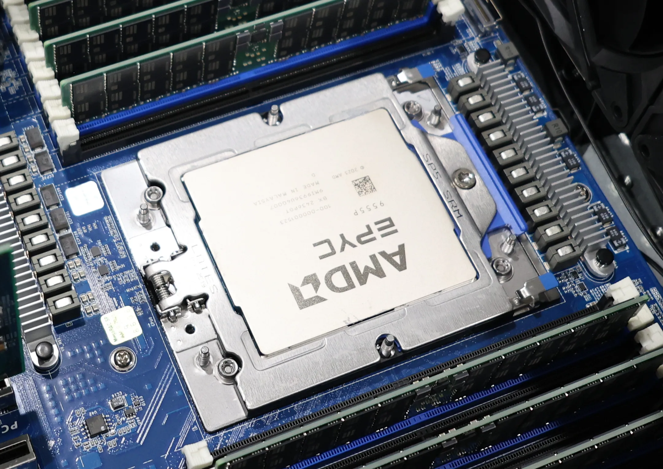 AMD openSIL e Coreboot su Zen 5: più trasparenza per l'infrastruttura on-premise