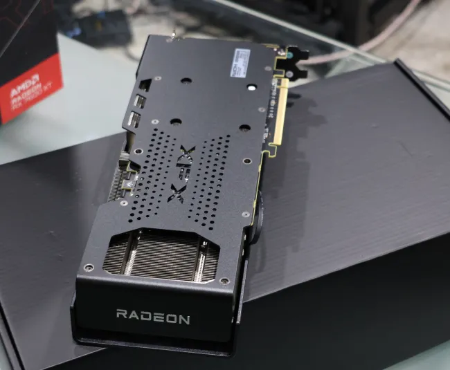 Radeon RX 7600 XT graphics card