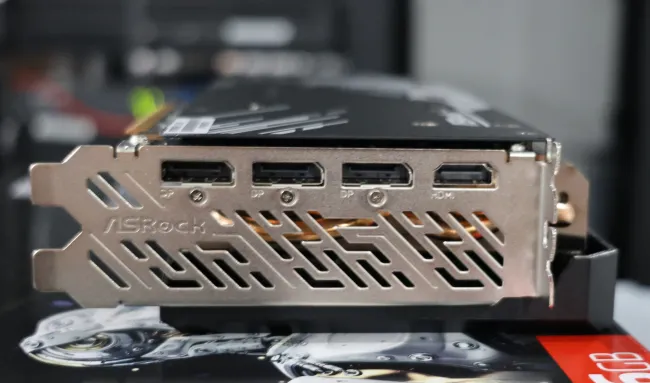 AMD Radeon RX 7900 GRE display ports