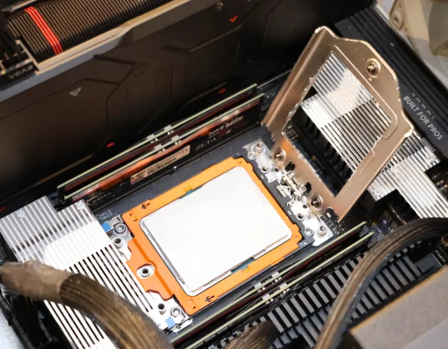 AMD Ryzen Threadripper Zen 4 CPU installed