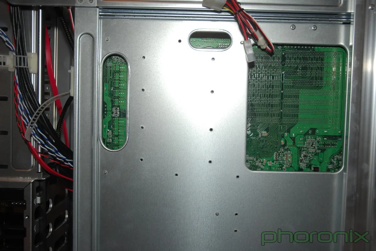 [Phoronix] Cooler Master ATCS 840 EATX Image (Cm 840 Sys4)