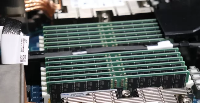 Amd quad channel memory outlet
