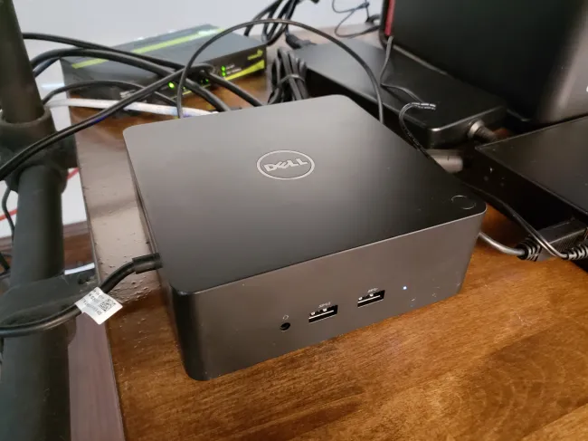Dell's Thunderbolt TB16 Dock Can Work With Linux & Drive Dual 4K Displays -  Phoronix
