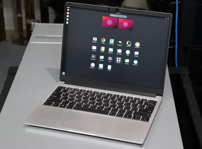 Framework 13 AMD laptop with Linux