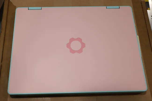 Vue de dessus de l'ordinateur portable à cadre 12