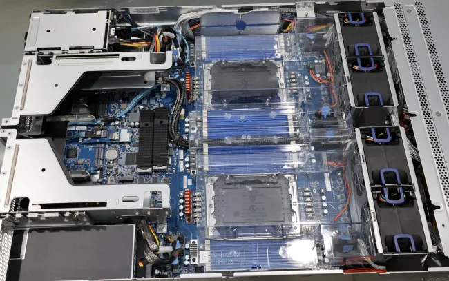 R284-A92-AAL1 inside view with cooling duct