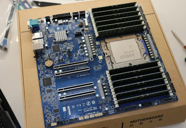 Gigabyte MZ33-AR1