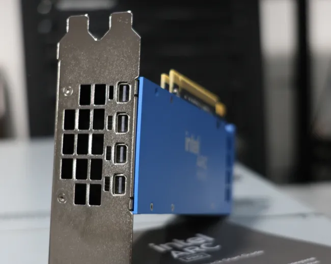 Intel Arc Pro B50 display ports