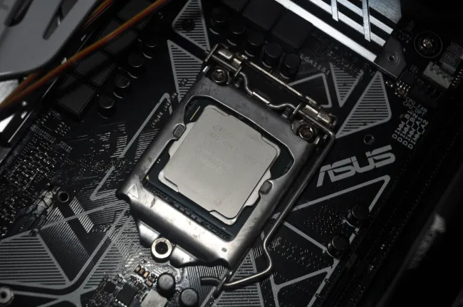 Intel Core i7 8086K Linux Performance Review - Phoronix