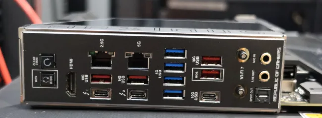 ASUS ROG Z890 IO ports