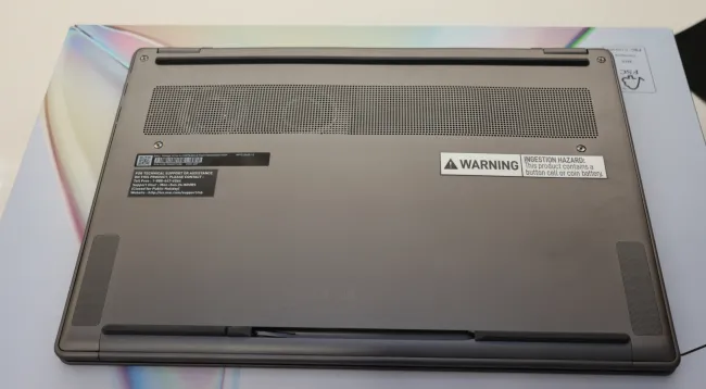 MSI Prestige 14 AI+ Evo bottom