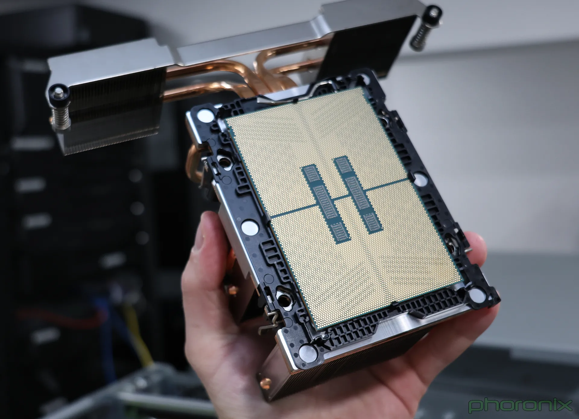 Phoronix] Intel Xeon 6980P 1S Performance With DDR5-6400