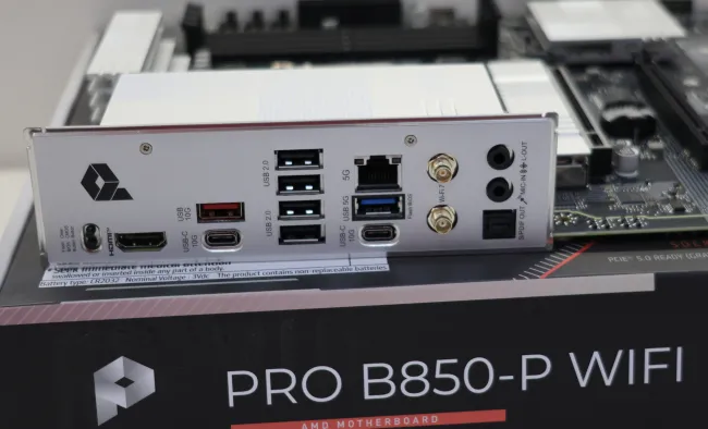 MSI PRO B850-P WIFI rear I/O