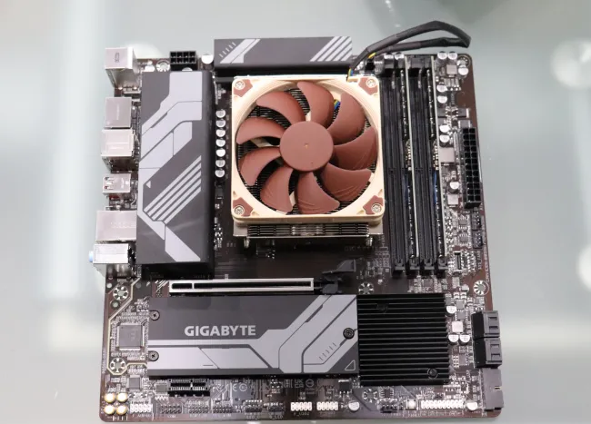 Noctua NH-L9a-AM5 on motherboard