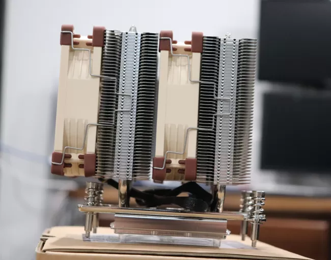 Noctua NH-D9 TR5-SP6 side