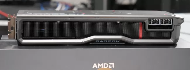 Radeon RX 7800 XT power connectors