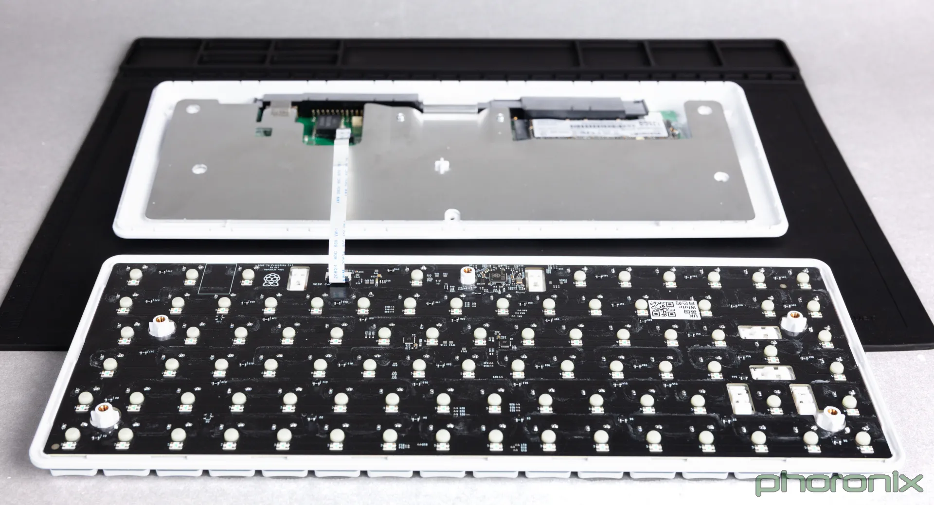 [Phoronix] Raspberry Pi 500+ Benchmarks: Mechanical Keyboard Computer ...