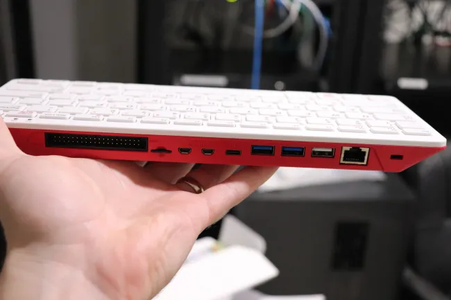 新款树莓派 400 发布：键盘主机合二为一