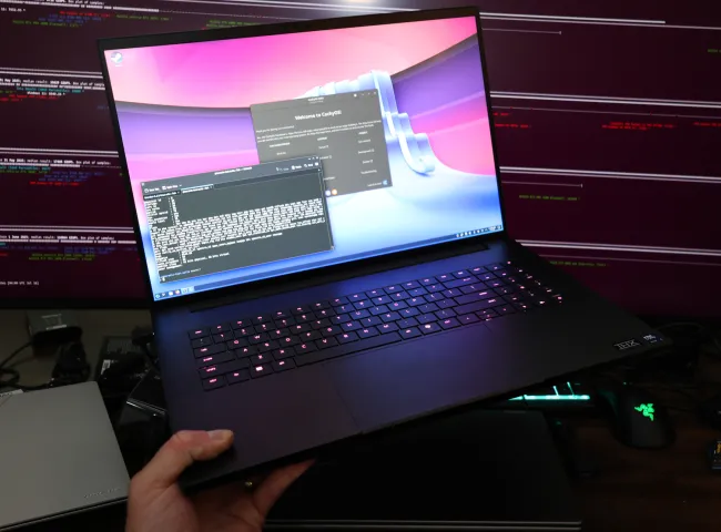 Razer Blade 18 running CachyOS Linux