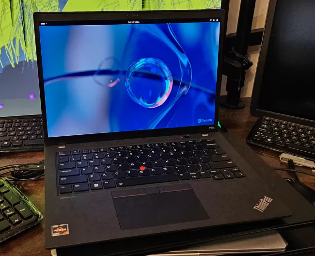 Lenovo ThinkPad with Fedora Workstation 39