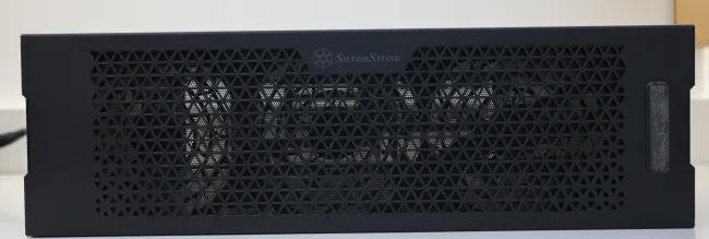 SilverStone RM32 front