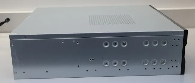 SilverStone RM32 side