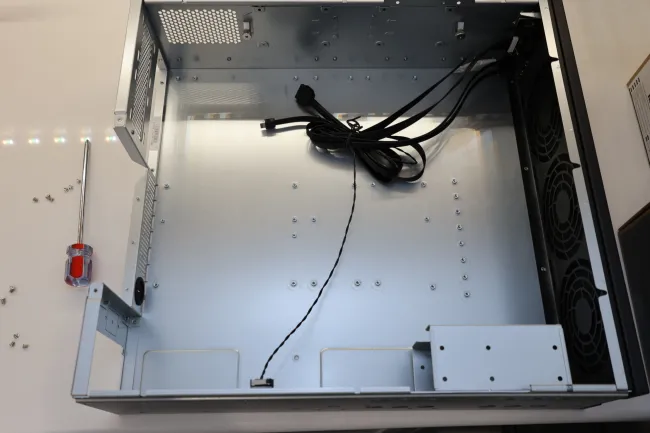 SilverStone RM32 cage removed