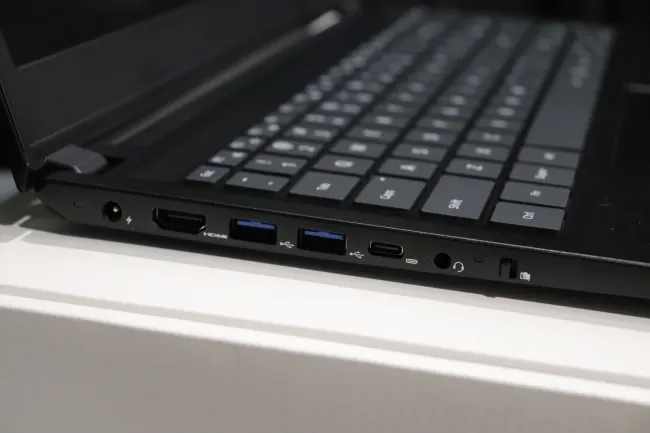 System76 Pangolin ports on the left