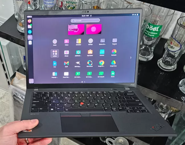 Lenovo ThinkPad P14s Gen 4 with Linux
