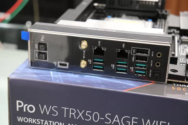 ASUS Pro WS TRX50-SAGE WIFI IO ports