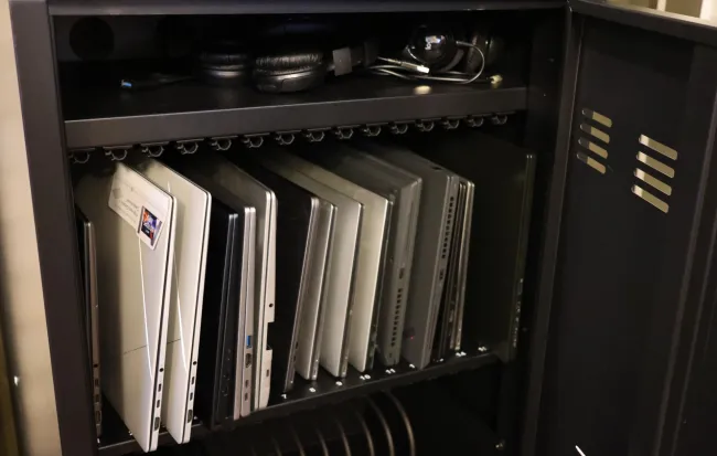 TOUPUWAN 30-Slot Laptop/Tablet Storage Cart Review - Phoronix