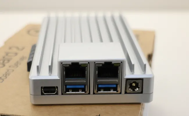 ZimaBoard 2 I/O ports